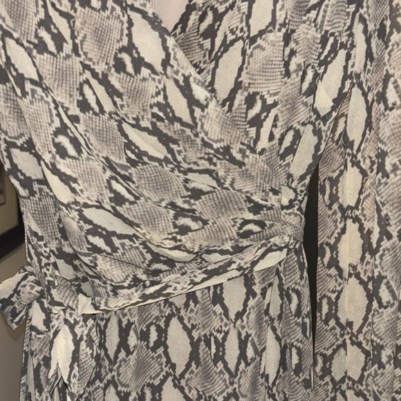 Lauren Ralph Lauren new without tags beautiful gray & beige snake print dress 4 - Picture 3 of 5